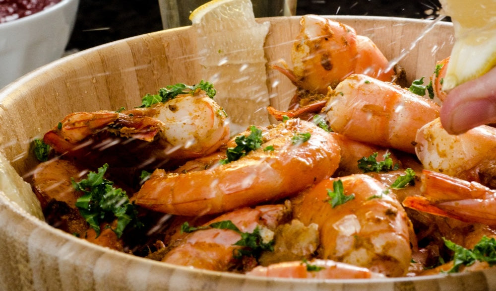 Bowl of seasoned jumbo Gulf shrimp with lemon